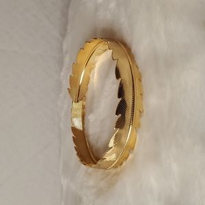 Brand New*Women's jewelry bicep arm large leaf gold tone adjustable bracelet